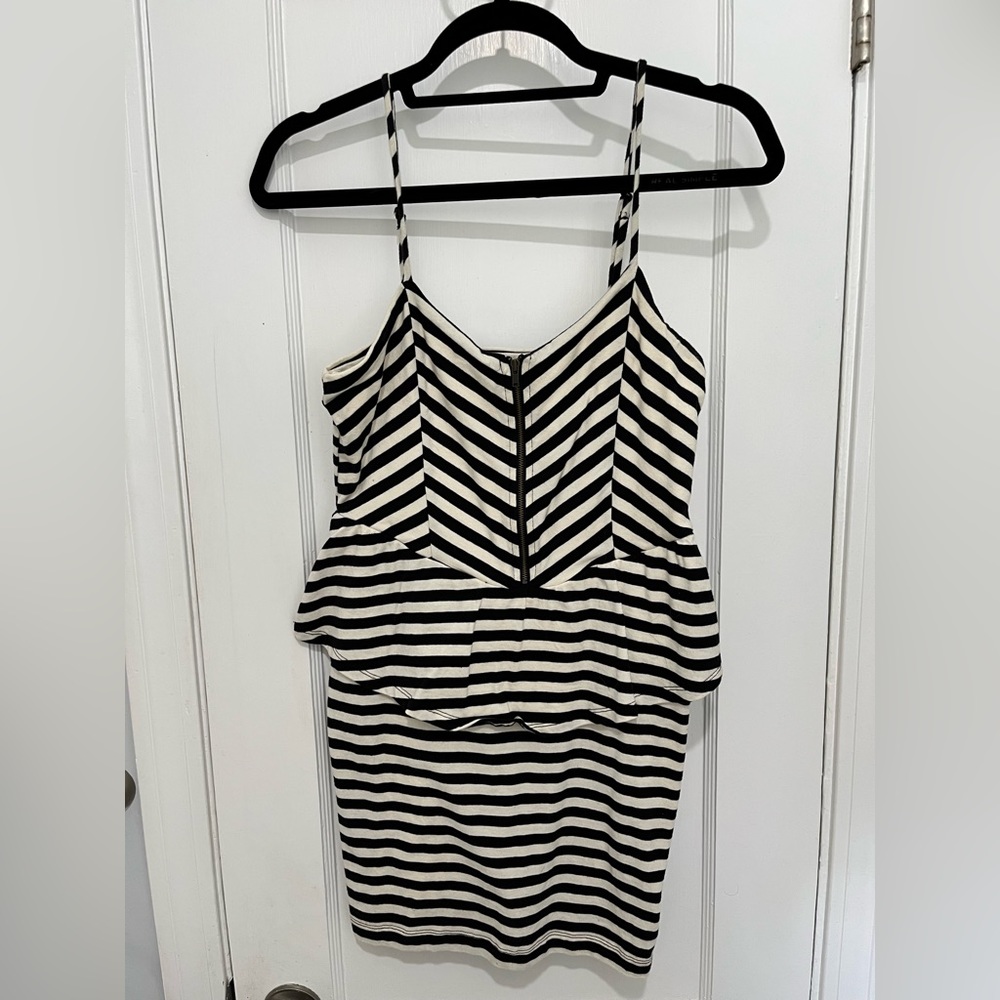 Sparkle & Fade Urban Outfitters dress. Size medium. Great preowned condition.